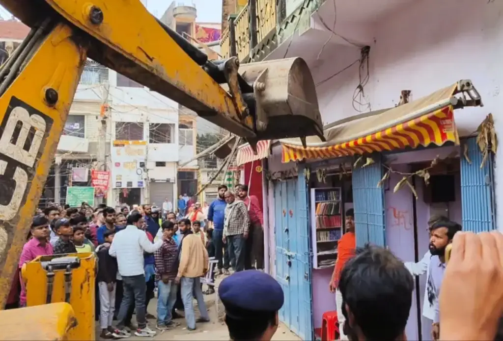 Kabza-Nahi-Hataya-To-Chala-Bulldoze